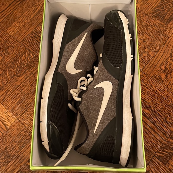 Nike Sneakers - Picture 4 of 4